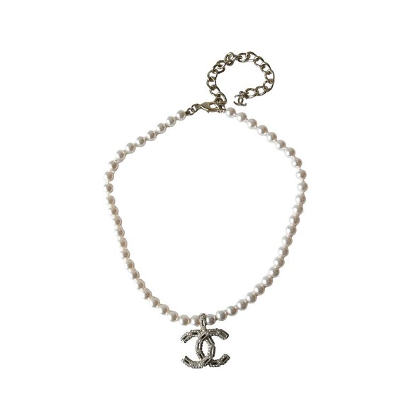 Chanel Crystal Strass Resin CC With Pearl Necklace White Light Gold - Picture 1 of 2